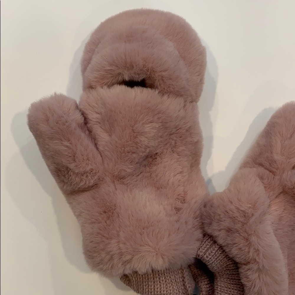 NWT INC Pop Top Faux Fur Pink Glam Fashion Mittens - Picture 2 of 3